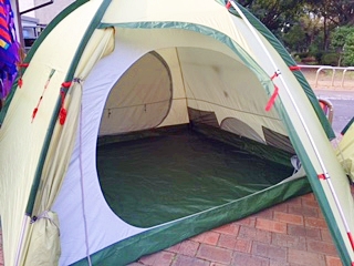 宿泊用テント（grand hut 4）