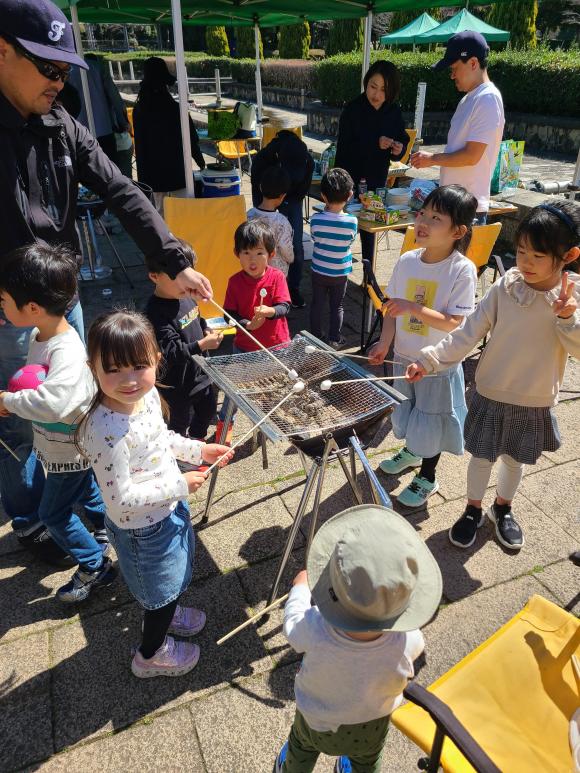 焼きマシュマロ.ちびっこいっぱい。のサムネイル画像